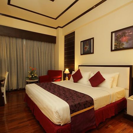 Hotel Maharadja Giacarta Esterno foto