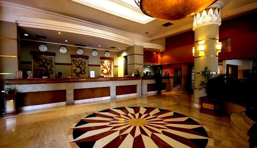 Hotel Maharadja Giacarta Esterno foto