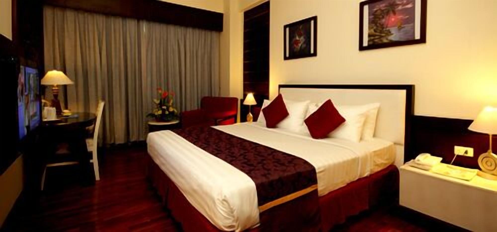 Hotel Maharadja Giacarta Esterno foto
