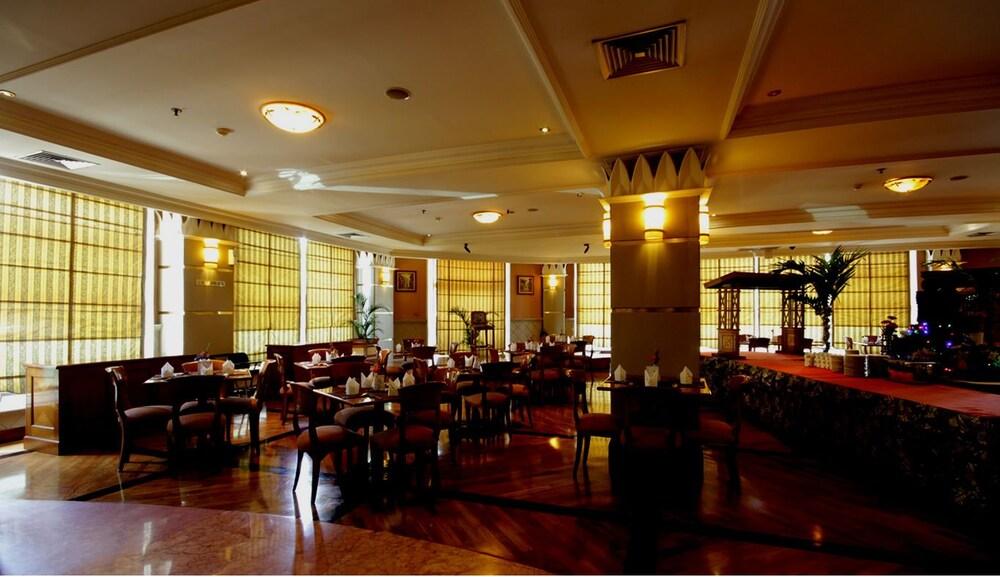 Hotel Maharadja Giacarta Esterno foto