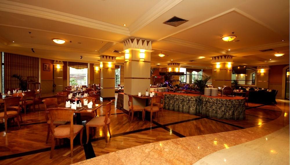 Hotel Maharadja Giacarta Esterno foto