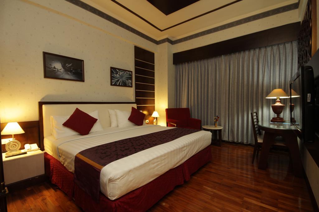 Hotel Maharadja Giacarta Esterno foto