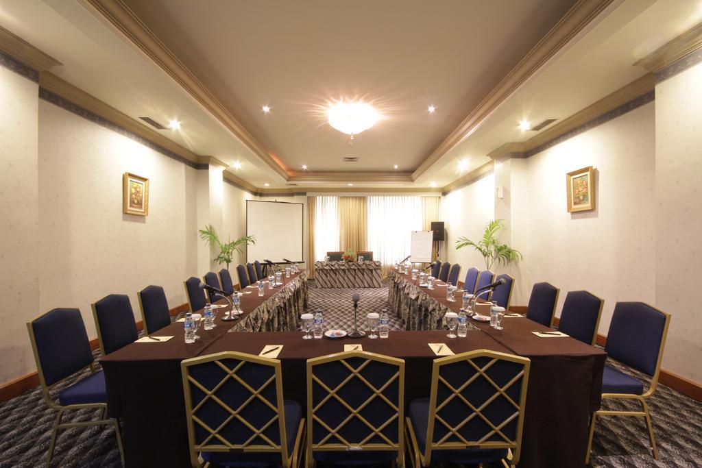 Hotel Maharadja Giacarta Esterno foto