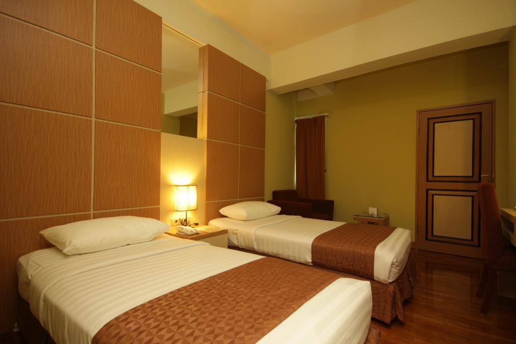 Hotel Maharadja Giacarta Esterno foto