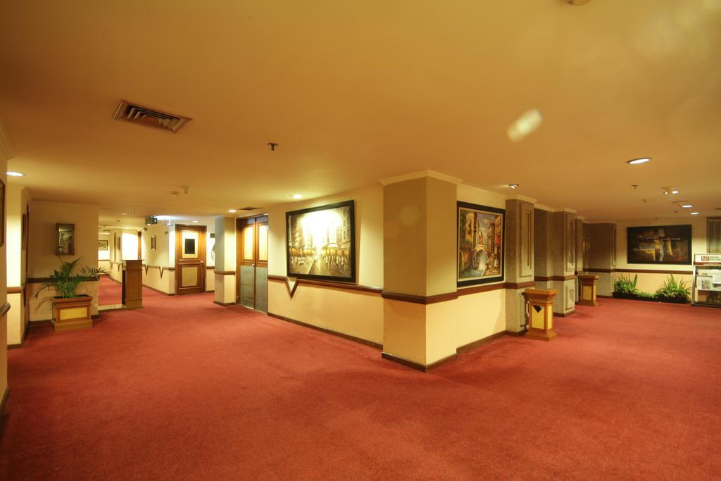 Hotel Maharadja Giacarta Esterno foto