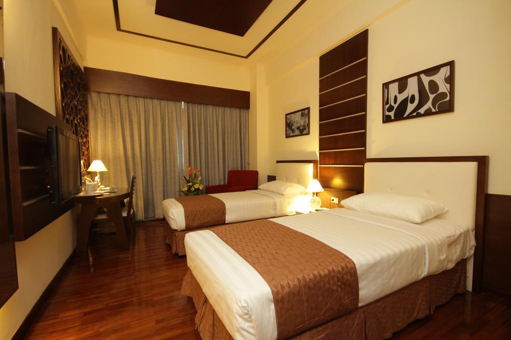 Hotel Maharadja Giacarta Esterno foto