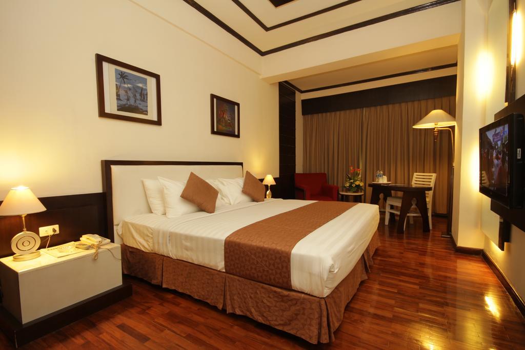 Hotel Maharadja Giacarta Esterno foto