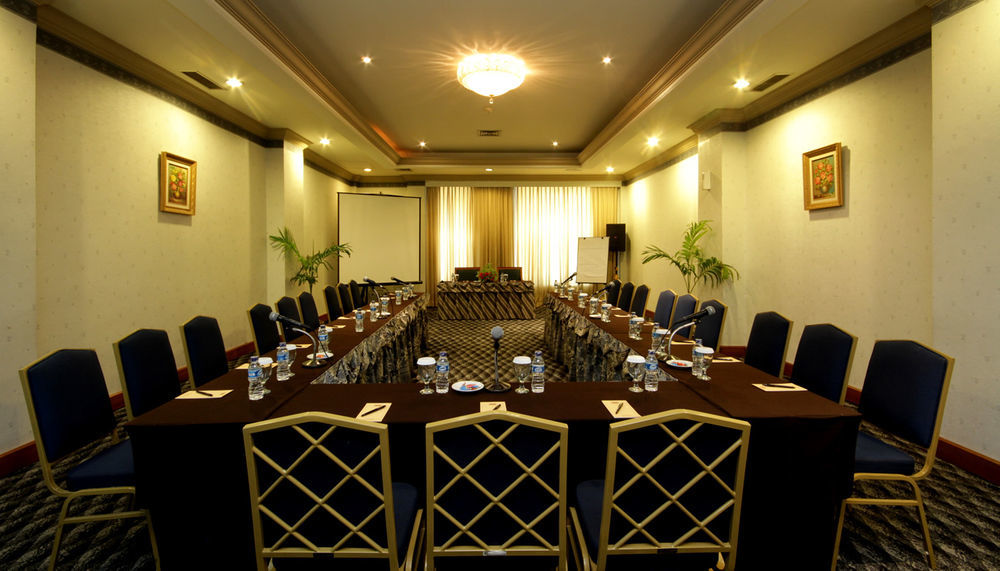 Hotel Maharadja Giacarta Esterno foto