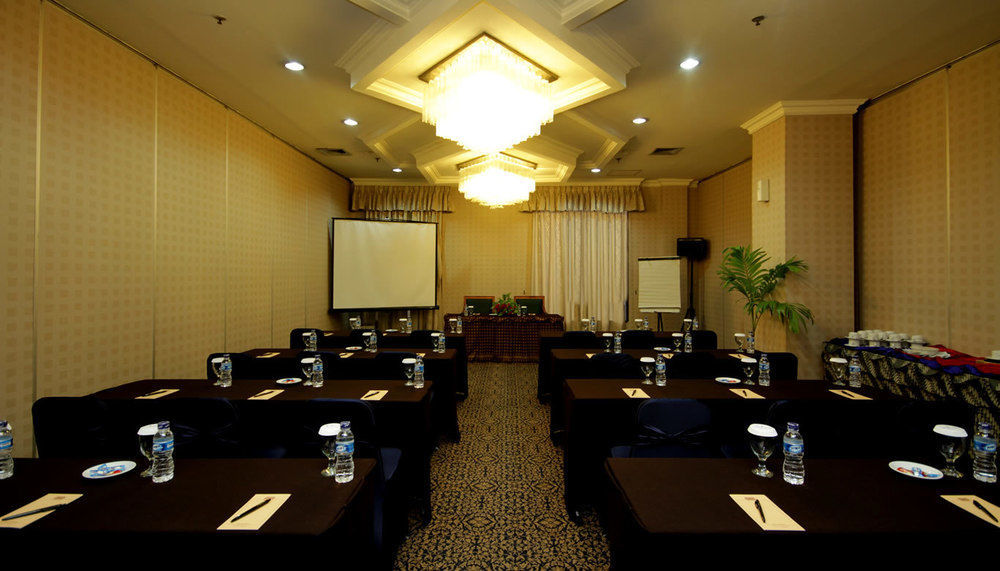 Hotel Maharadja Giacarta Esterno foto